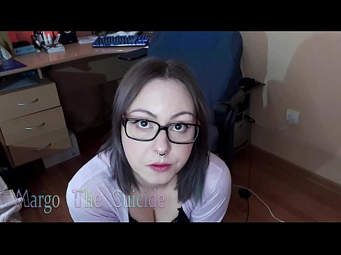 ❤️ Ragazza sexy con gli occhiali succhia il dildo profondamente sulla macchina fotografica ️❌ Porno russoal it.raceporn.ru ❌️❤